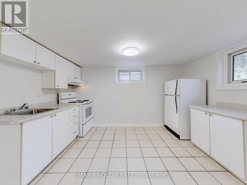 1051 Janette Street, Newmarket, ON - Indoor Photo Showing Kitchen