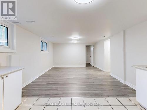 1051 Janette Street, Newmarket, ON - Indoor