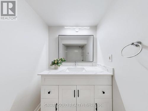 1051 Janette Street, Newmarket, ON - Indoor Photo Showing Bathroom