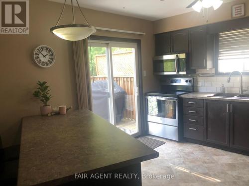 562 Erinbrook Drive, Kitchener, ON - Indoor Photo Showing Kitchen