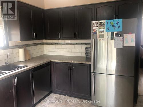 562 Erinbrook Drive, Kitchener, ON - Indoor Photo Showing Kitchen