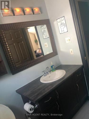 562 Erinbrook Drive, Kitchener, ON - Indoor Photo Showing Bathroom