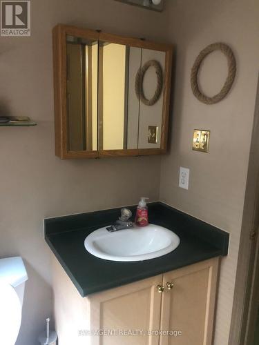 562 Erinbrook Drive, Kitchener, ON - Indoor Photo Showing Bathroom