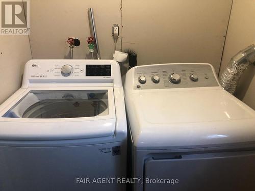 562 Erinbrook Drive, Kitchener, ON - Indoor Photo Showing Laundry Room