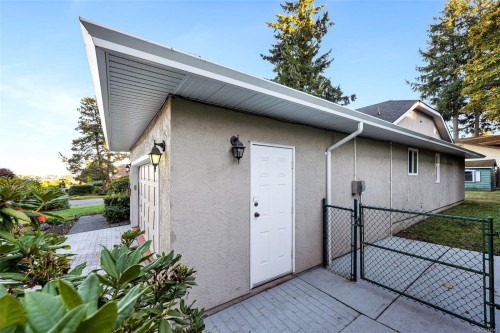 2431 Wilcox Terr, Central Saanich, BC 