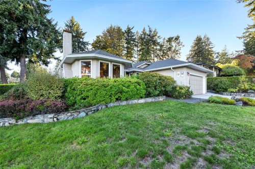 2431 Wilcox Terr, Central Saanich, BC 