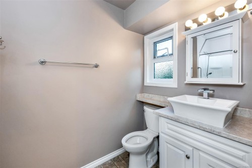 2431 Wilcox Terr, Central Saanich, BC 