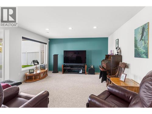 3849 Glen Canyon Drive, West Kelowna, BC - Indoor Photo Showing Living Room