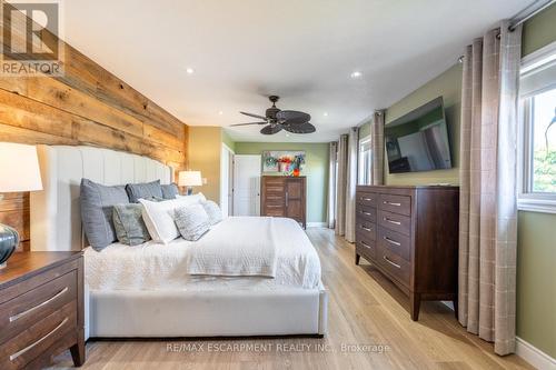 2338 Norland Drive, Burlington, ON - Indoor Photo Showing Bedroom