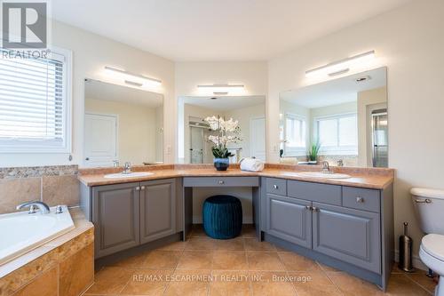2338 Norland Drive, Burlington, ON - Indoor Photo Showing Bathroom