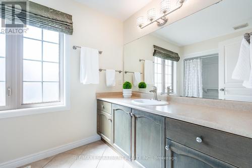 2338 Norland Drive, Burlington, ON - Indoor Photo Showing Bathroom