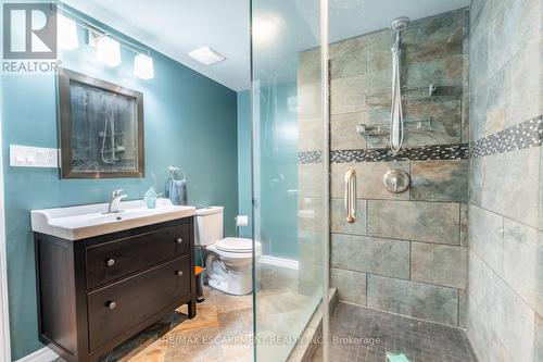 2338 Norland Drive, Burlington, ON - Indoor Photo Showing Bathroom