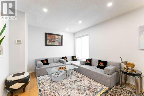 3143 Clayhill Road, Mississauga, ON - Indoor Photo Showing Living Room