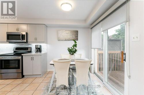 3143 Clayhill Road, Mississauga, ON - Indoor Photo Showing Kitchen