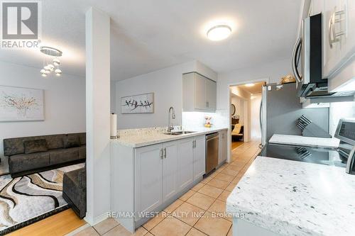 3143 Clayhill Road, Mississauga, ON - Indoor Photo Showing Kitchen