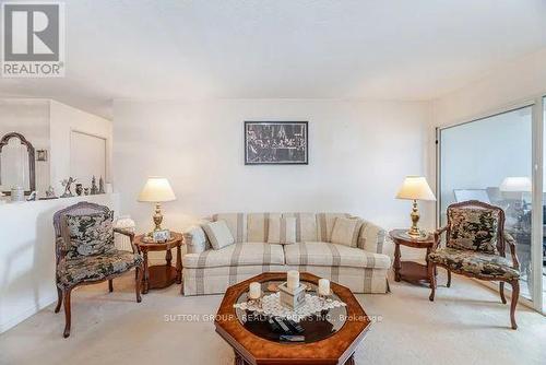 615 - 115 Hillcrest Avenue, Mississauga, ON - Indoor Photo Showing Living Room