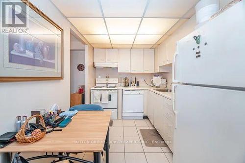 615 - 115 Hillcrest Avenue, Mississauga, ON - Indoor Photo Showing Kitchen