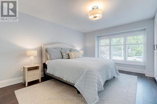 296 Kent Crescent, Burlington, ON - Indoor Photo Showing Bedroom