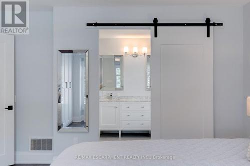 296 Kent Crescent, Burlington, ON - Indoor Photo Showing Bedroom