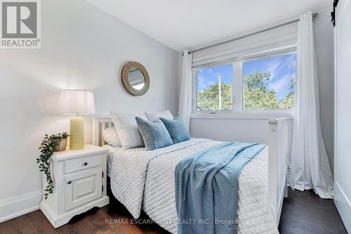 296 Kent Crescent, Burlington, ON - Indoor Photo Showing Bedroom