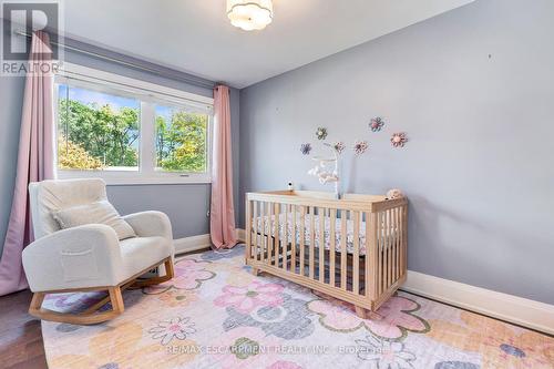 296 Kent Crescent, Burlington, ON - Indoor Photo Showing Bedroom