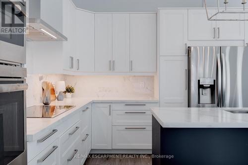 296 Kent Crescent, Burlington, ON - Indoor Photo Showing Kitchen With Upgraded Kitchen