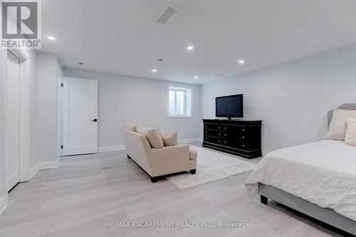 296 Kent Crescent, Burlington, ON - Indoor Photo Showing Bedroom