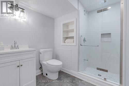 296 Kent Crescent, Burlington, ON - Indoor Photo Showing Bathroom