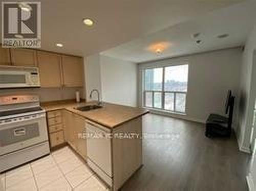 3003 - 8 Park Road, Toronto, ON - Indoor Photo Showing Kitchen