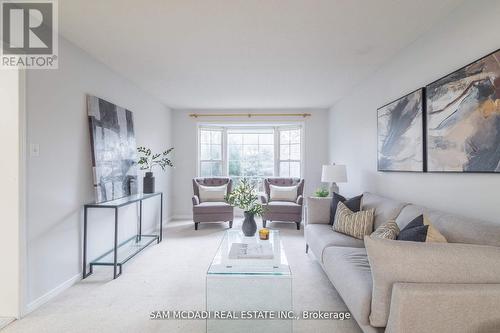 2093 The Chase, Mississauga, ON - Indoor Photo Showing Living Room