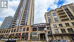 4.Yonge St. Gate - 