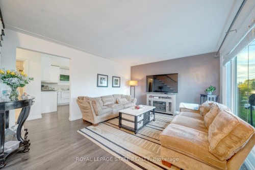 62 Brentwood Drive, Hamilton, ON - Indoor Photo Showing Living Room