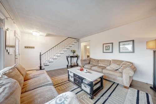 62 Brentwood Drive, Hamilton, ON - Indoor Photo Showing Living Room