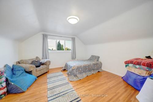 62 Brentwood Drive, Hamilton, ON - Indoor Photo Showing Bedroom