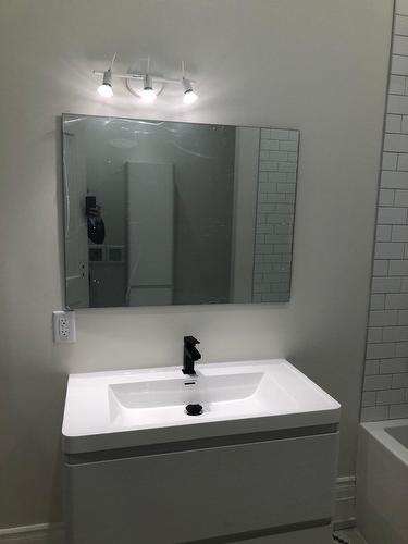 Bathroom - 2-1278 Rue Bélanger, Montréal (Rosemont/La Petite-Patrie), QC - Indoor Photo Showing Bathroom