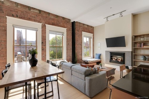 306-610 Johnson St, Victoria, BC - Indoor Photo Showing Living Room With Fireplace