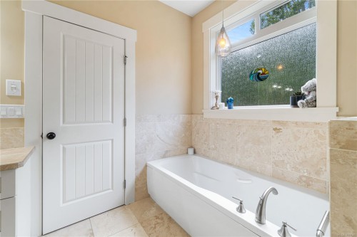 1156 Allgard Rd, Qualicum Beach, BC 