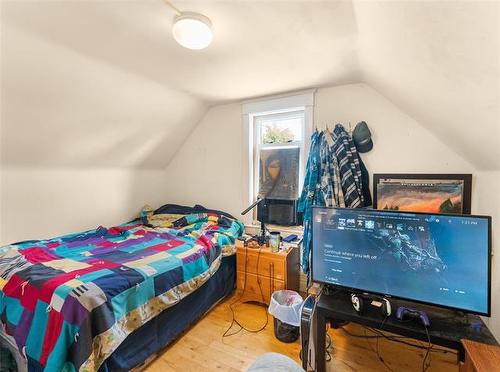 77 Sherbrook St, Winnipeg, MB 