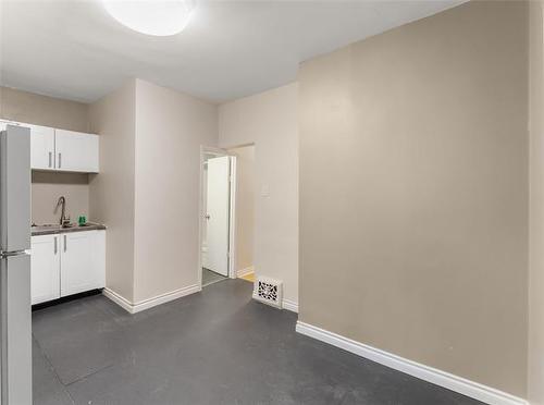 77 Sherbrook St, Winnipeg, MB 