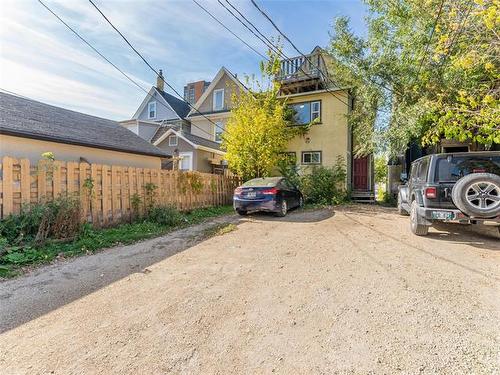 77 Sherbrook St, Winnipeg, MB 