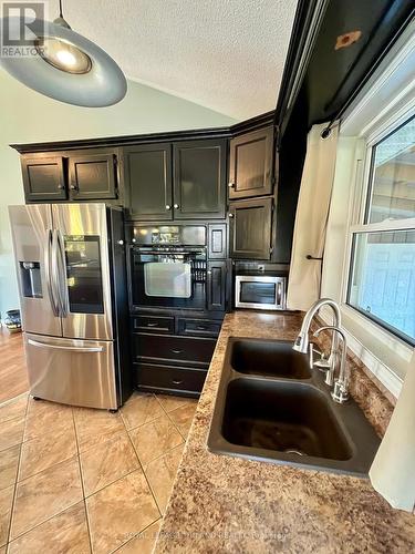 32896 Chalmers Line, Dutton/Dunwich (Iona), ON - Indoor Photo Showing Kitchen With Double Sink