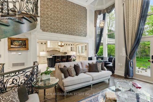 883 Parkland Avenue, Mississauga, ON - Indoor Photo Showing Living Room