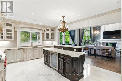 883 Parkland Avenue, Mississauga, ON - Indoor Photo Showing Kitchen With Upgraded Kitchen