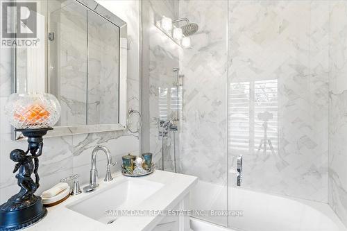 883 Parkland Avenue, Mississauga, ON - Indoor Photo Showing Bathroom