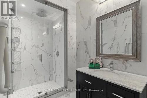 883 Parkland Avenue, Mississauga, ON - Indoor Photo Showing Bathroom