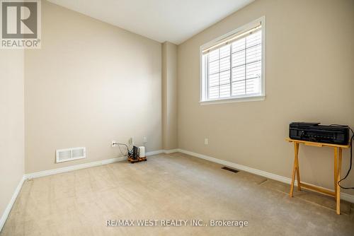 214 Castlegarth Crescent, Ottawa, ON - Indoor Photo Showing Other Room