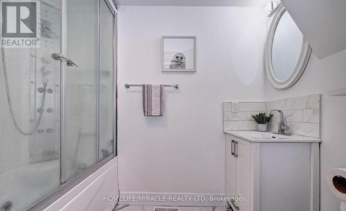 831 Hamilton Street, Cambridge, ON - Indoor Photo Showing Bathroom
