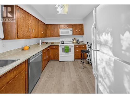 532 6Th Avenue, Fernie, BC - Indoor Photo Showing Kitchen