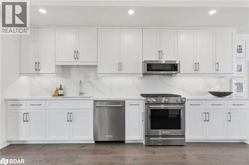 3228 Ellyn Common, Burlington, ON - Indoor Photo Showing Kitchen With Upgraded Kitchen