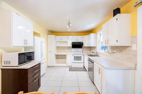 Kitchen - 37 Av. D'Old Post Crescent, Pointe-Claire, QC - Indoor Photo Showing Kitchen With Double Sink